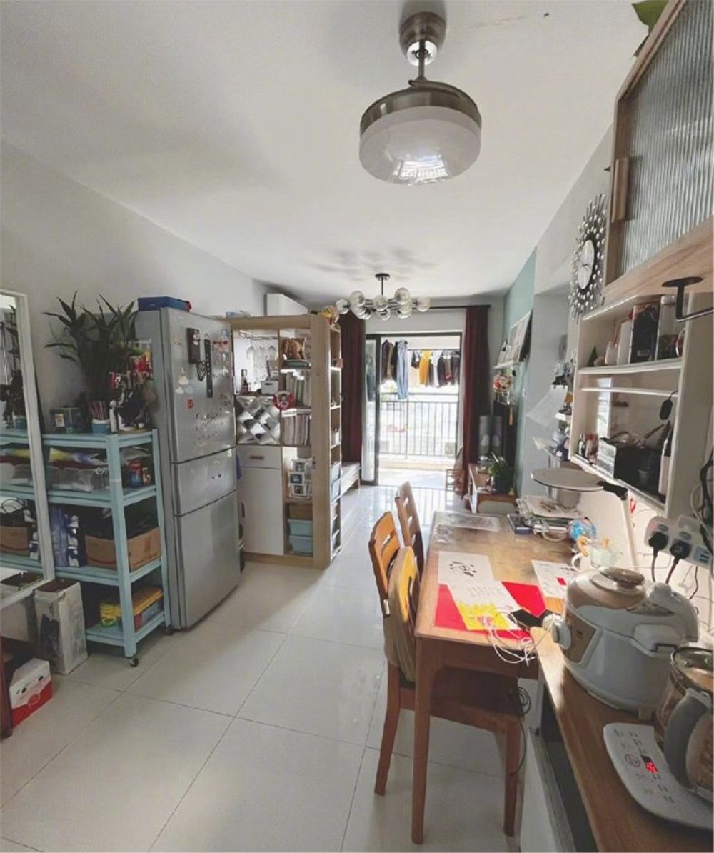 深圳一家三口住进47㎡小家,全屋杂物乱中有序,太有烟火气儿了