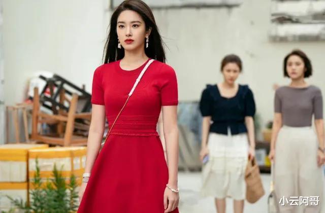 |“膀大腰粗”的6位女星，长着一张精致的脸，却被胖身材给拖累了