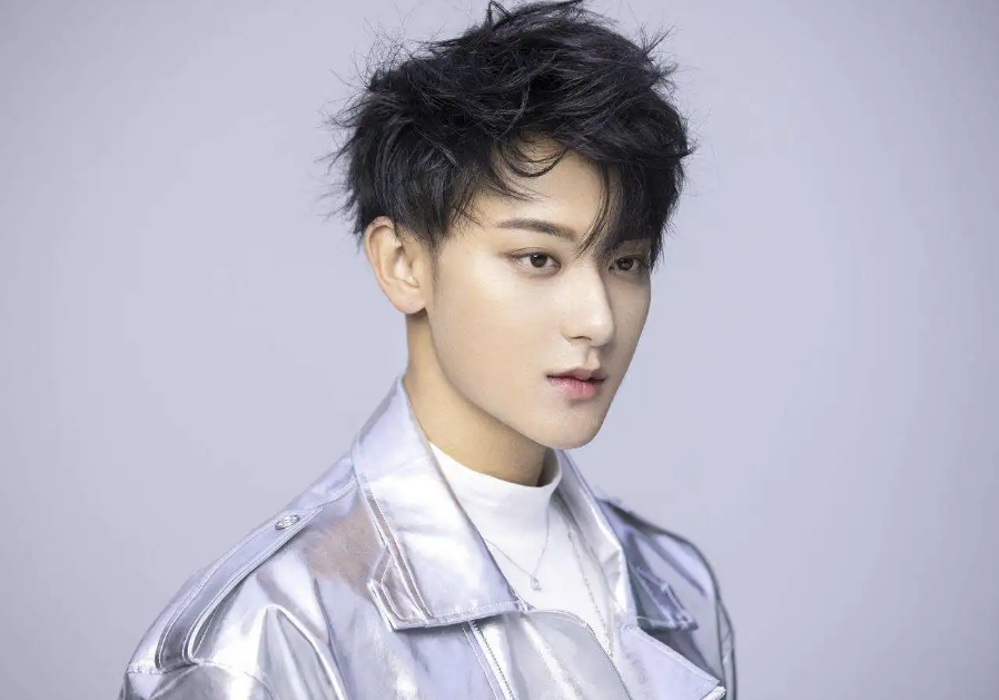 黄子韬|成龙怒斥小鲜肉原来是他？黄子韬被曝不背台词，让群演干等3小时