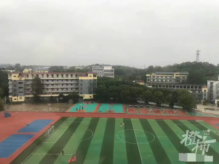 胡鑫宇家属质疑学校监控视频被删减,警方称:通过监控的设备生产商海康威视技术人员鉴定,表明视频未被删减