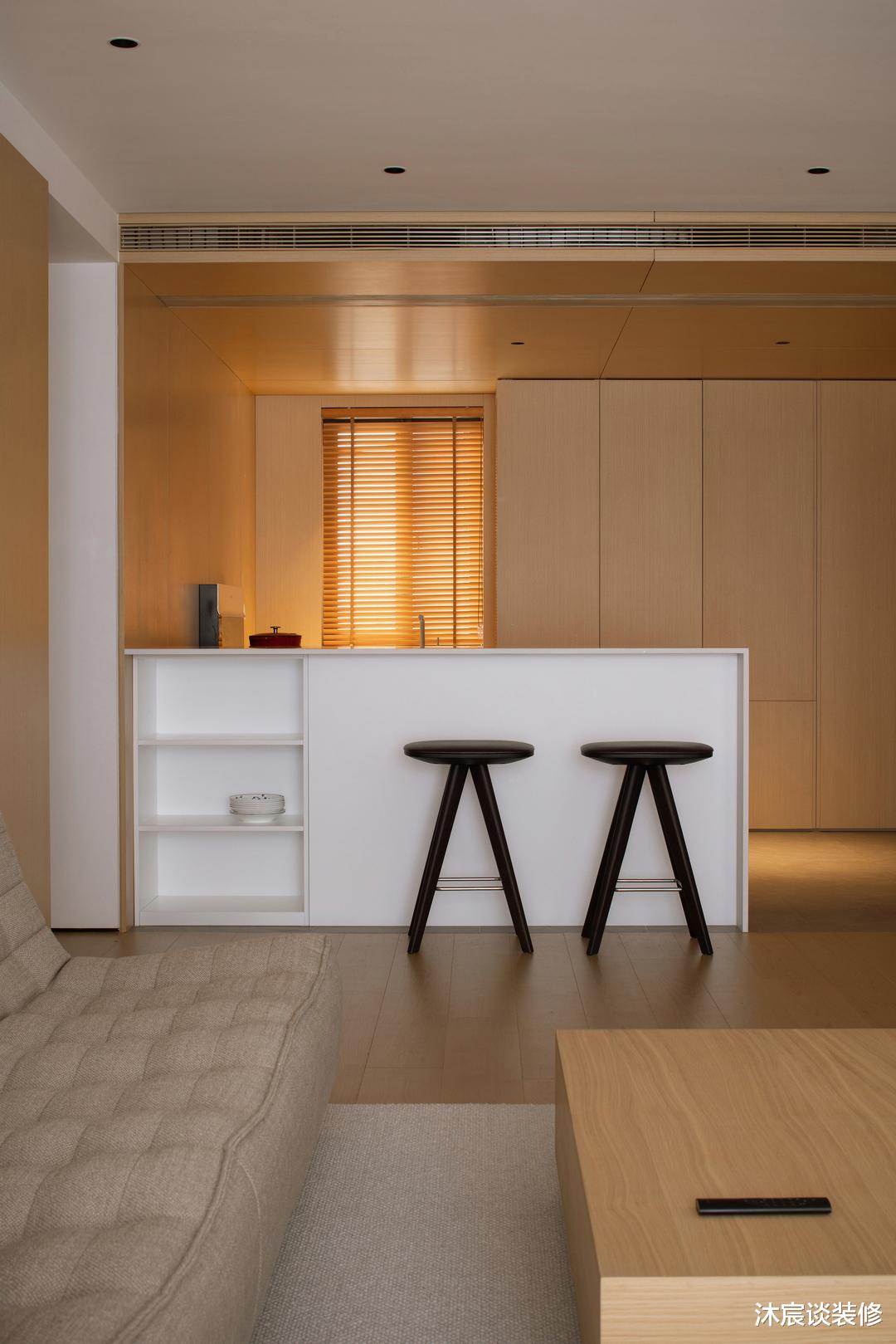 厨房不贴砖,餐桌也不要,把家装成极简日式风,看似简单实则不凡