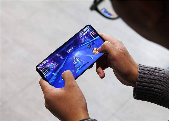 iqoo|电竞手机or高端线上手机?iQOO 9的尴尬还在继续