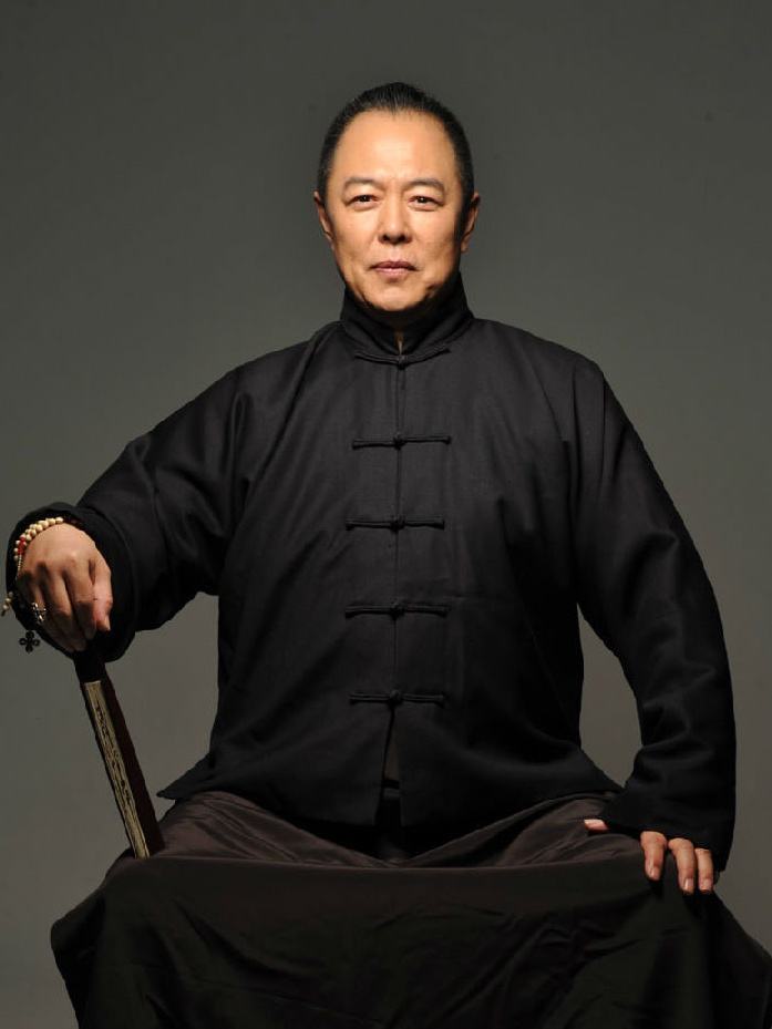 向佐|65岁张铁林在西安出车祸!女车主态度强硬,双方陷入僵持互不认账