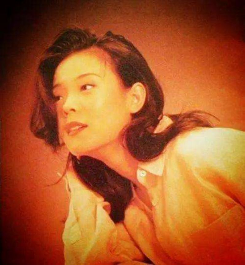 谢津|歌手谢津：唱红《说唱脸谱》，曾与那英毛阿敏齐名，27岁坠楼身亡