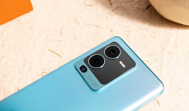 |vivoS15Pro为何圈粉?配置高级颜值惊艳