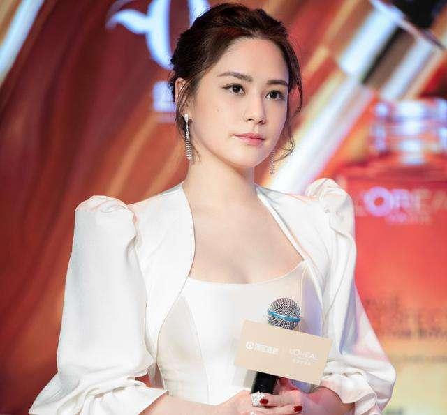 男神 41岁阿娇瘦身成功演青蛇，依旧被吐槽，网友：又想起了她的妲己