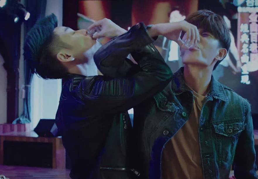 警察 警察和毒贩炒CP，洗剪吹发型当卧底，这是缉毒版“雷霆战将”？