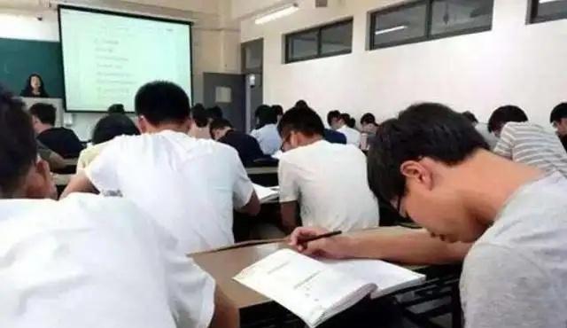 大学生|大学生迎来大变化，毕业难度有所提升，在校生不能再躺平了