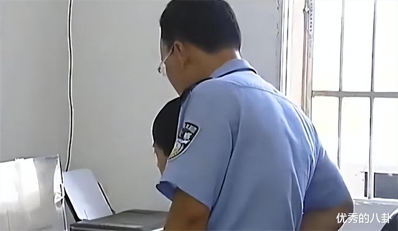 2013年,近80岁老人进监狱,警官点名发现不对劲,一查身份吓一跳