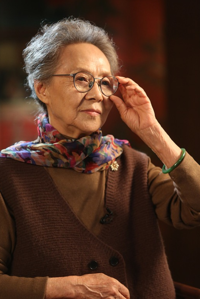 李英爱|中韩女神大PK李英爱金喜善王菲陈慧琳，打针的那位脸和气质都双输