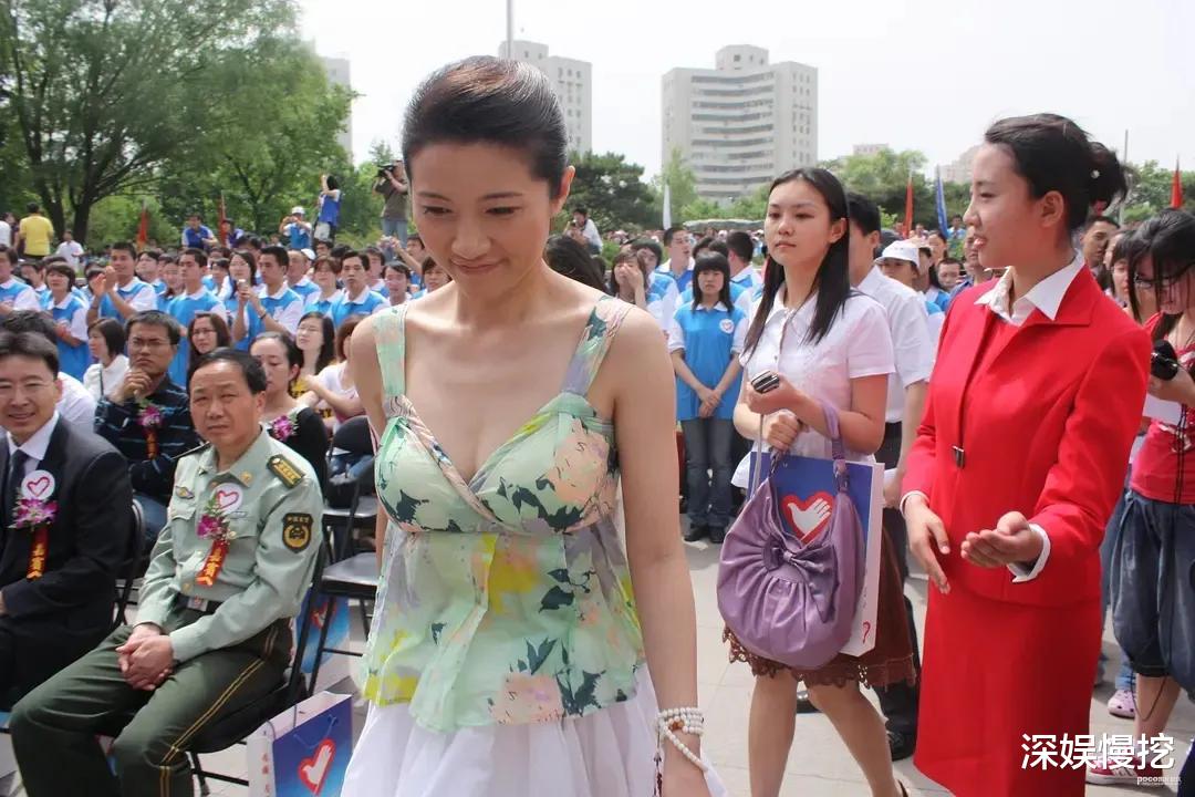 娱乐圈|获得8届影后:为母亲选择隐退娱乐圈,今49岁却仍然单身