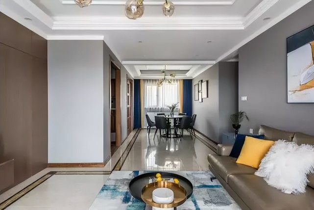 带阁楼的新房,以黑白灰为主基调,装饰出一个轻奢、高雅的家