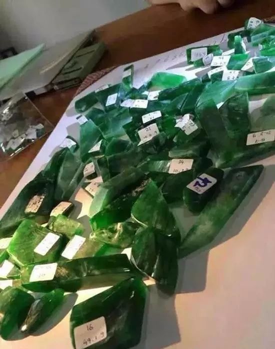 缅甸翡翠|最贵的翡翠原石500亿，独一无二前所未有！