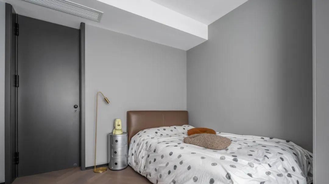 床头这样设计,连床头柜都省了,真是太好用了!