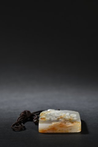 和田玉籽料|和田玉籽料龙争虎斗牌