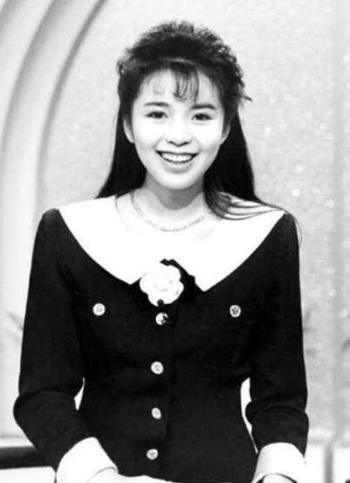 朱迅|朱迅：7次登上春晚，与王志走过18年，86岁母亲独居异国让人泪目