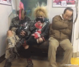 |“十年前后的手机变化有多大？”合着就变了个字母