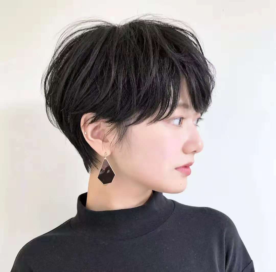 发型 五十岁女人留什么发型显年轻？掌握这4个减龄公式，想不减龄都难