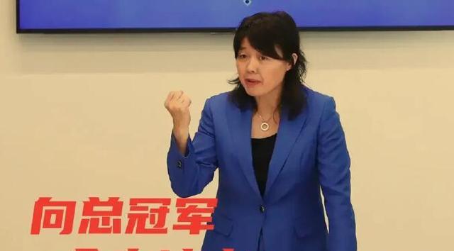 秦晓雯|秦晓雯幸福的烦恼！主帅6选1举棋不定，焦健疯狂暗示：我也会跳舞