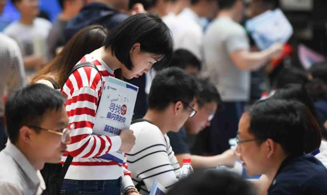 招聘|大学生吐槽3次求职均被裁员,原因叫人哭笑不得,“招裁”体质吧