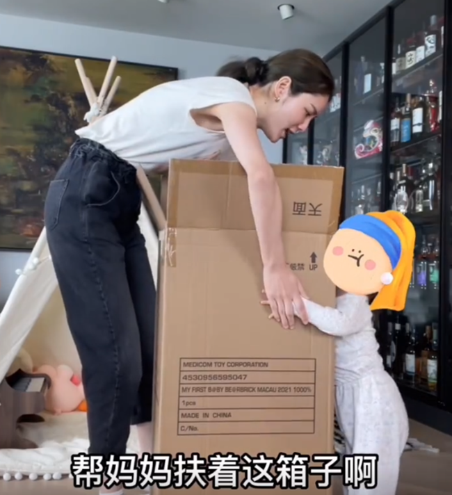 林峰|林峯一家三口过儿童节，张馨月穿百元T恤出镜！女儿一个玩具三万