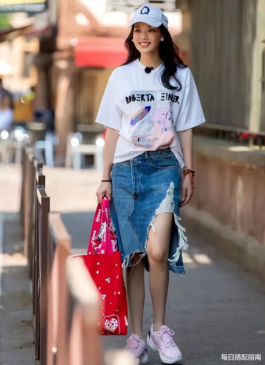 高马尾 舒淇也太会扮嫩了,露肩上衣配皮裤复古减龄,公主切发型真吸晴