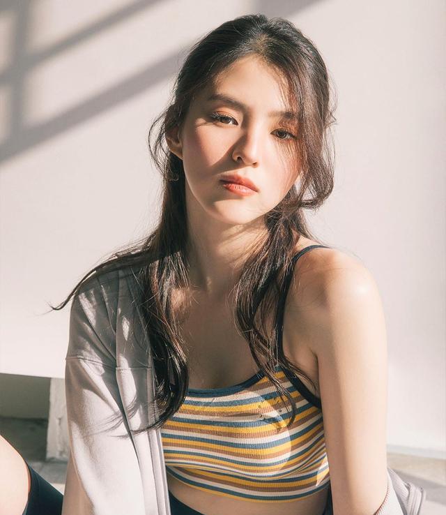 雪莉|韩素希传多张画作被质疑表达抑郁,网友:希望雪莉的悲剧不要重演