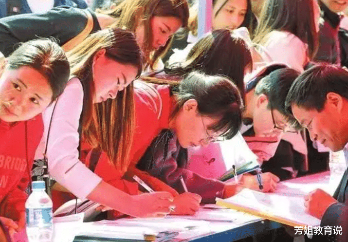 大学生|有关部门下发新通知,4类学生可在毕业后获得编制,了解下