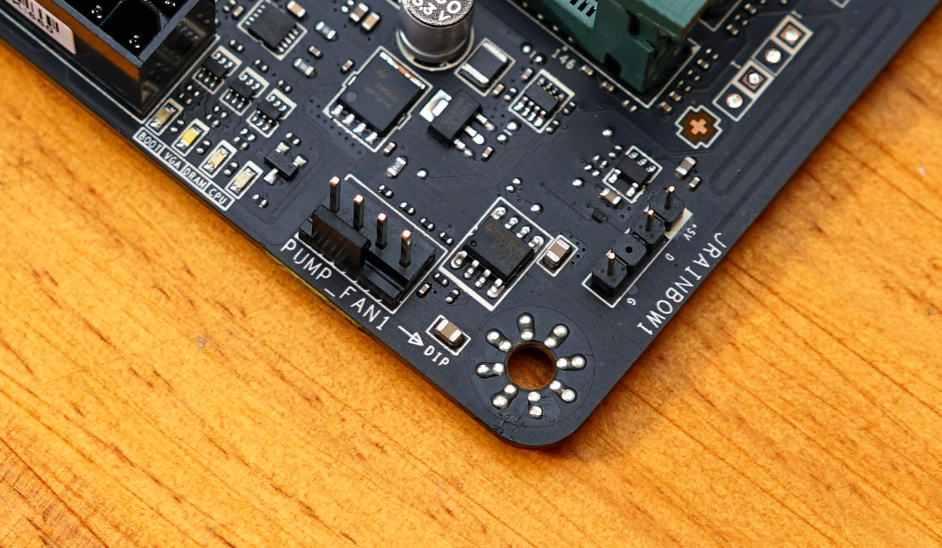 thinkbook|遇“板”不决就迫击炮？B660选MSI火箭炮一样行（开箱篇）