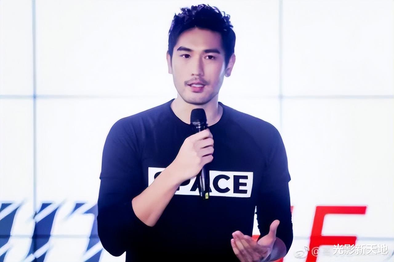 布兰妮·斯皮尔斯|张新成掰手腕导致骨折,节目组153字回应,四个重点和一个心机