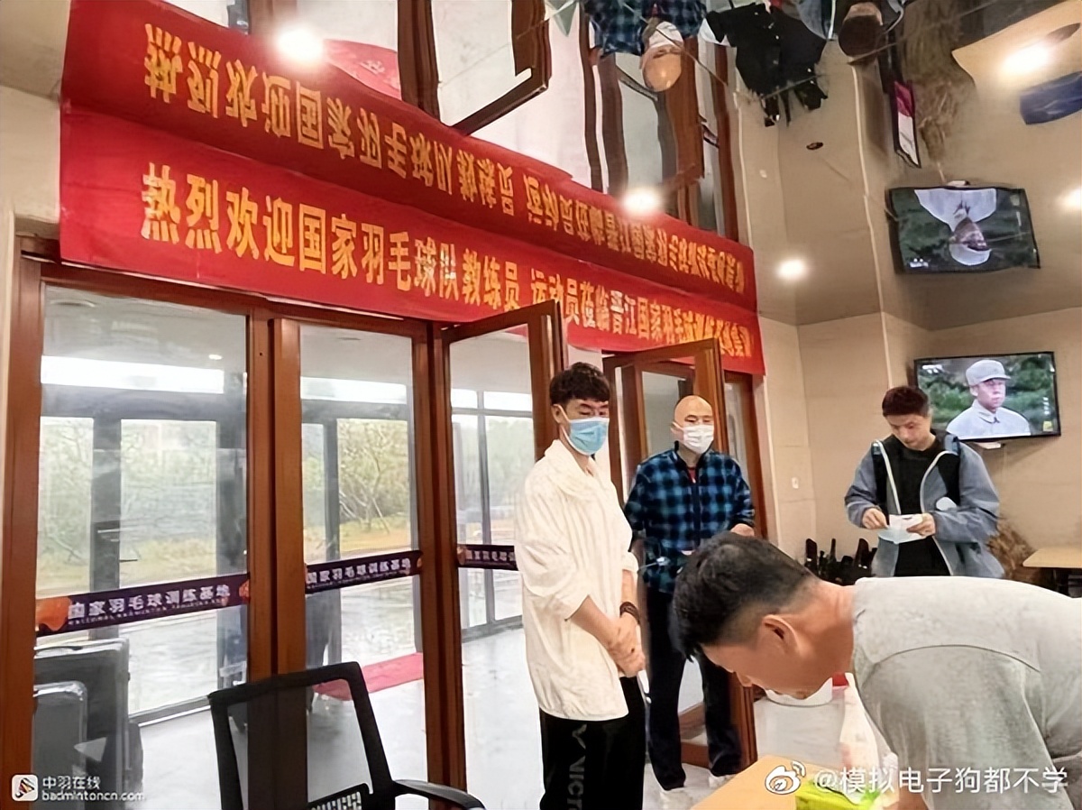 石宇奇|石宇奇禁赛期未满回归国羽！与恩师同进训练营，秀假动作手感佳