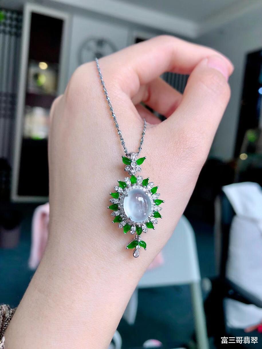 翡翠手镯|玉赏 ▏素面翡翠,简单即美