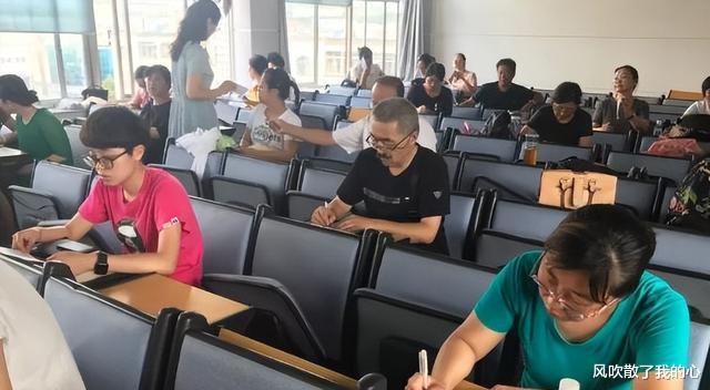 特岗教师|又一“铁饭碗”扩招,享受多项优惠政策,大专生不限专业也能报