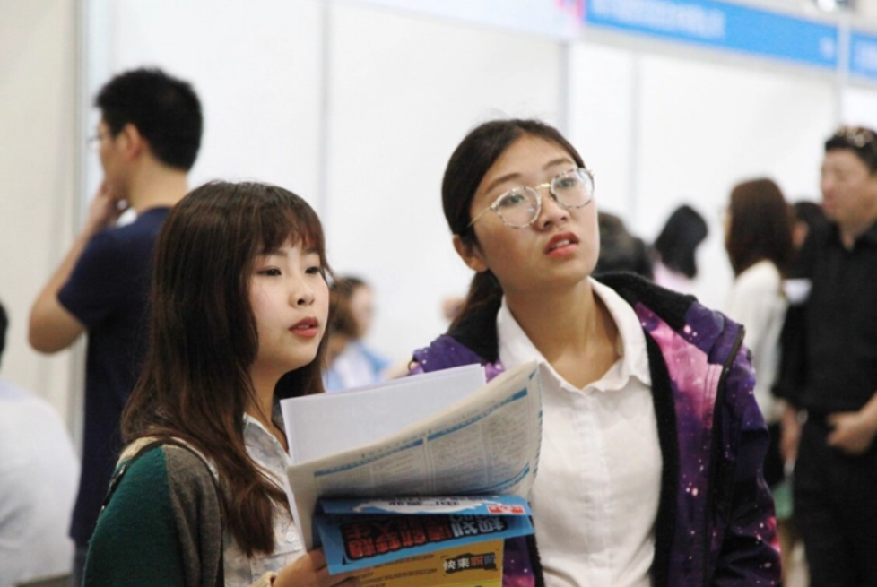 求职|女生怒斥公司“招聘套路”,6000的底薪,还要扯这么多“弯弯绕”