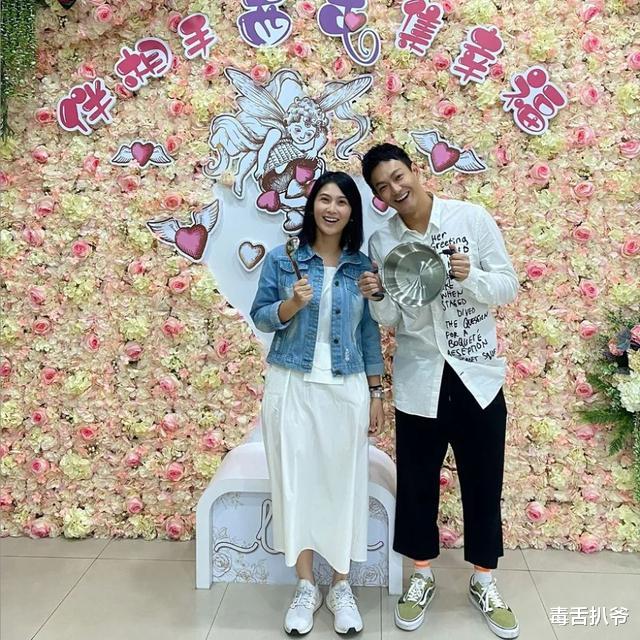 威廉|棒棒堂威廉宣布结婚！与老婆玫瑰墙前甜蜜合影，女方否认怀孕