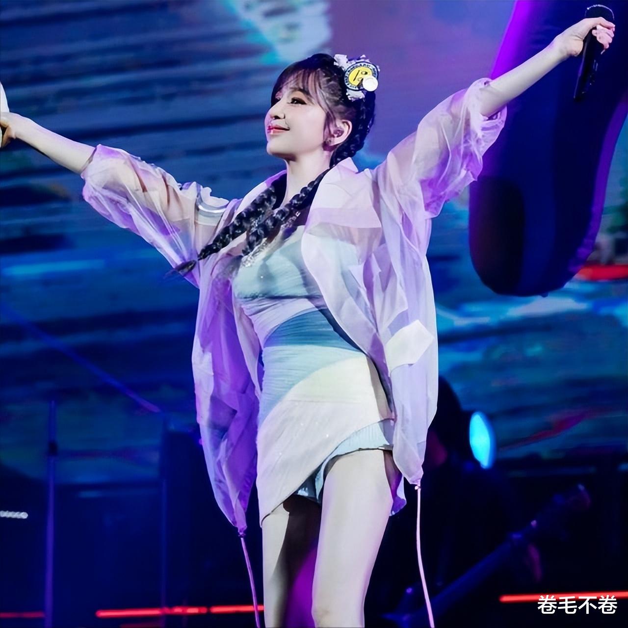 王心凌|39岁王心凌身材有料,娇小爱重训,弹幕:我的眼睛不老实了