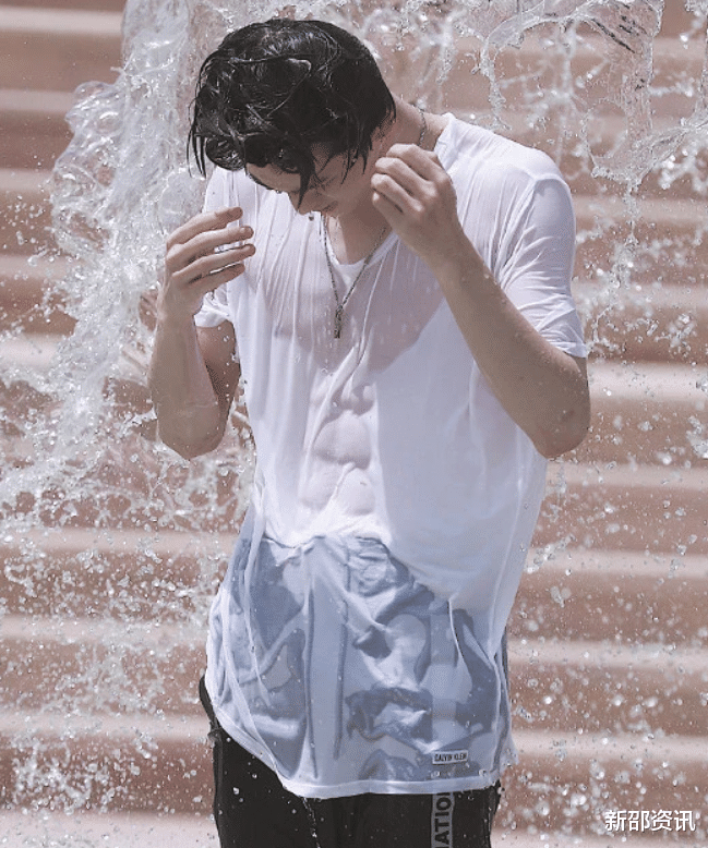 张翰|男星身材没料还敢露？敷衍的赘肉，油腻的肚腩，暴露了演员素养