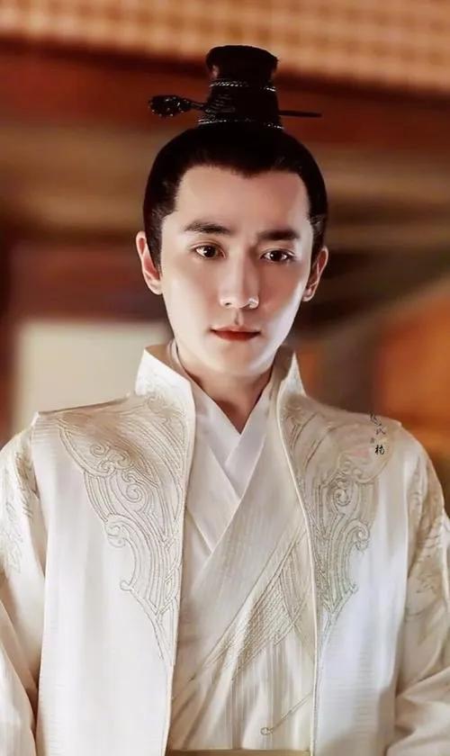 朱一龙|朱一龙，一个当男二让我们心疼，做男一让我们着迷的男星