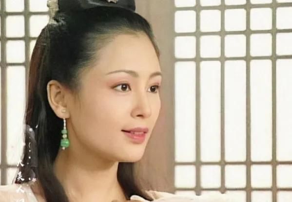 |和陈飞一起吃饭的女生是陈红，追忆一代人的女神