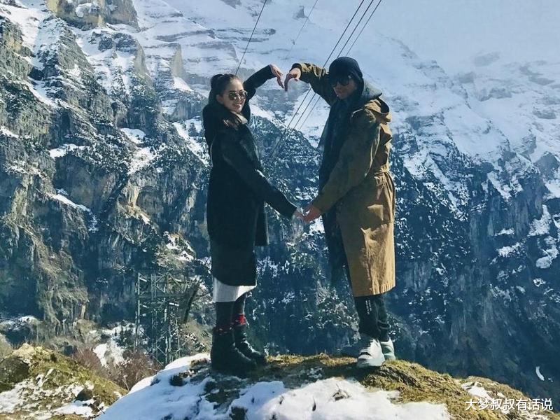 大S|周杰伦昆凌结婚7周年，山间比爱心高调放闪