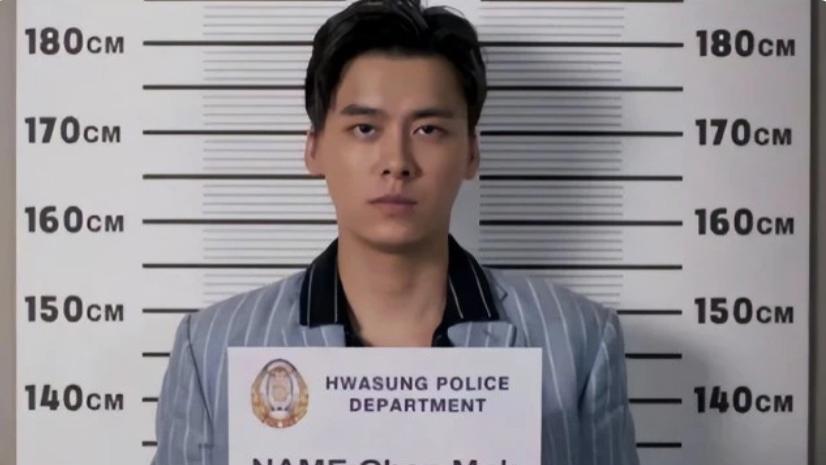 李易峰|中秋节娱乐圈真热闹！嫖娼、快男开撕、被猥亵等，大瓜还在继续