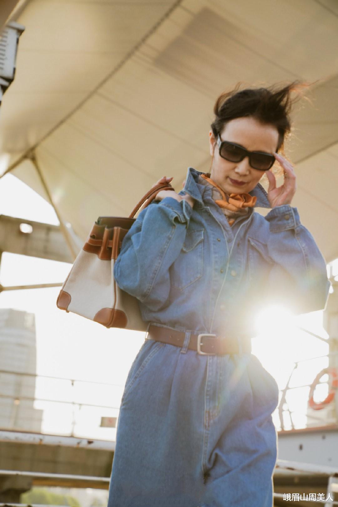 穿衣搭配|?既然已经不再年轻,那就穿出优雅气质来!三木妈妈的穿搭值得借鉴