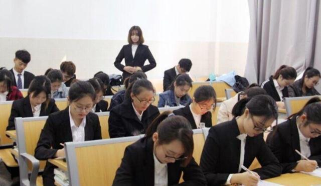 人力资源|文科生学这四类专业，市场需求量大，适合发展，薪资待遇也高