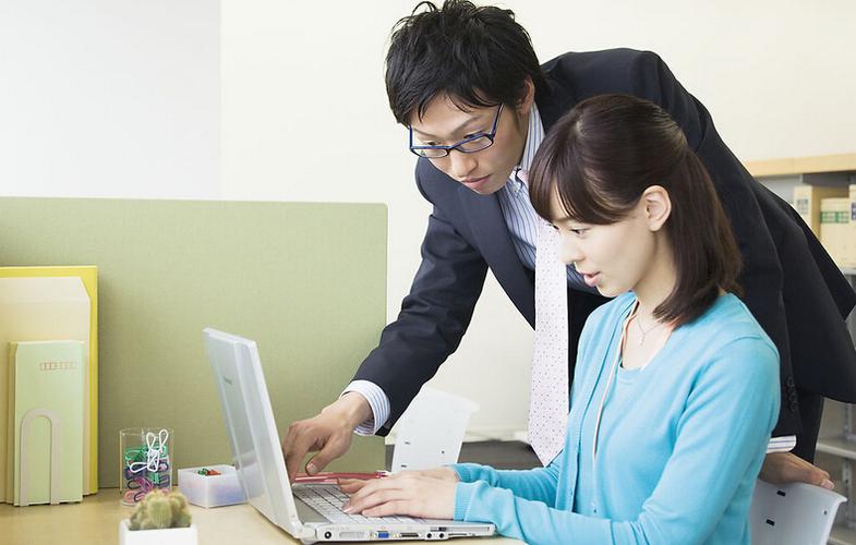 金柚网|混迹职场，最怕遇到“小人”人们总是对小人避而远之