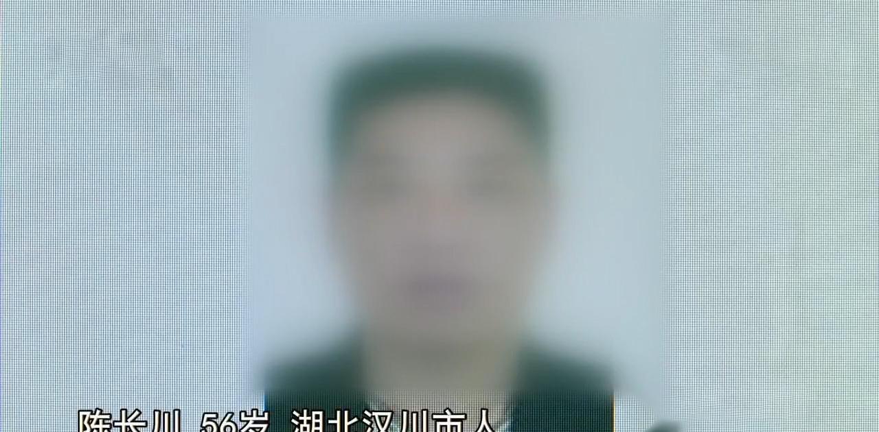 2018年,湖北废弃养鸡场泥土变白色,引警方怀疑,牵出2亿惊天案