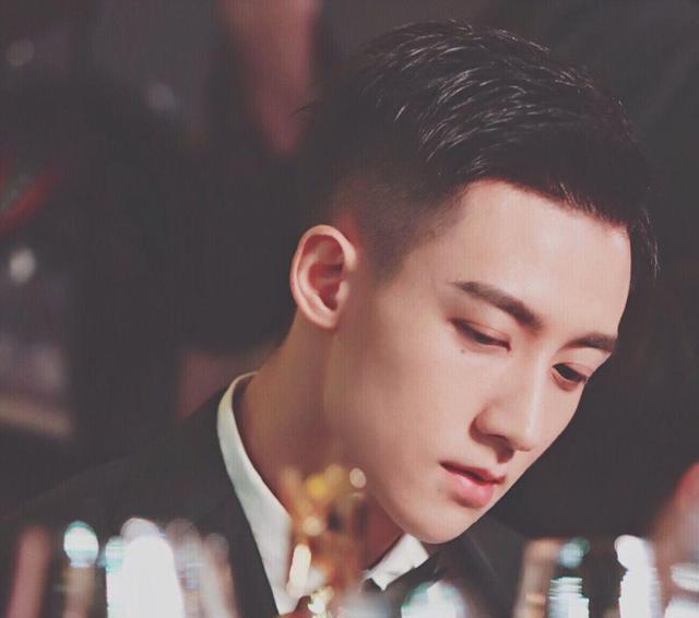 突袭|中日韩“泪痣男神”图鉴：骨相平平无奇，却靠泪痣拯救了一张脸