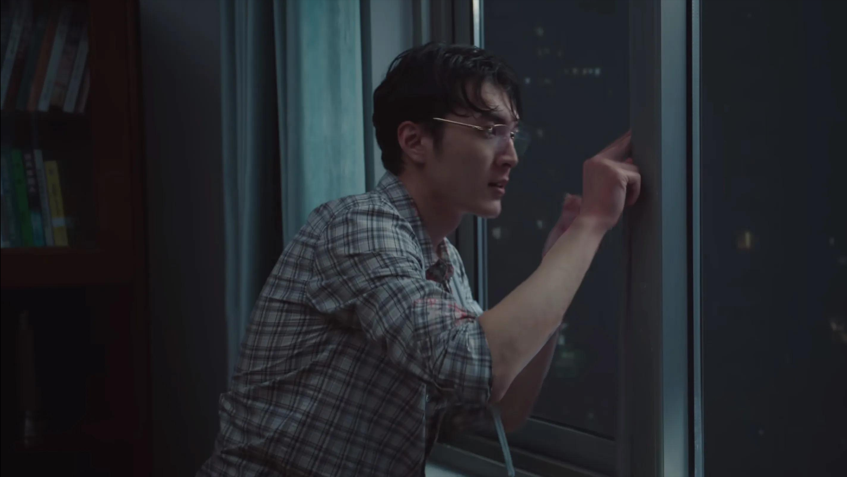 《底线》:妈宝男弑母藏冰箱,疯玩数月自首,坦言母亲活该