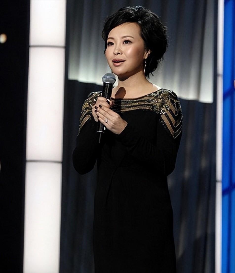 主持人|上海金牌主持叶蓉：低调复出后越发优雅端庄，女儿已经11岁