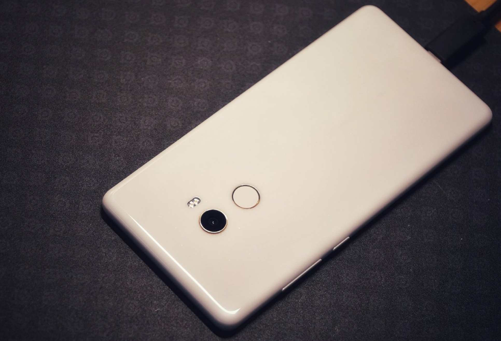 魅族|白色即正义！这三款机型虽然过时了，但适合手机艺术家收藏