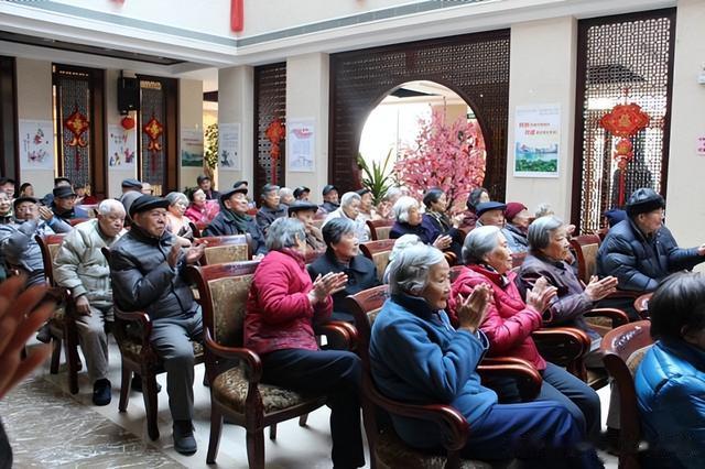 2019年102岁老人离奇死于养老院:被布条绑了7天,死前曾苦苦哀求